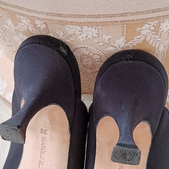ADORABLE VTG "MANOLO BLAHNIK" BLACK SATIN KITTY'S! - Picture 15 of 16